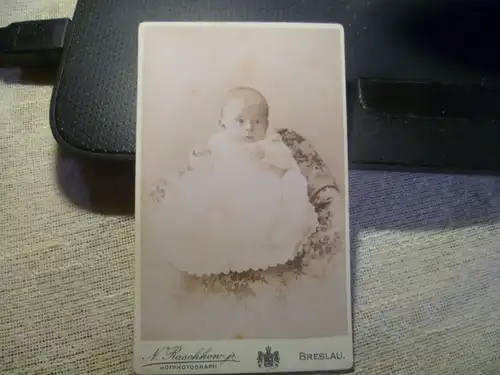 Breslau : Raschkow Hof Photograph des Herzogs von Sachsen ; Ohlauer Strasse 4   Kinderportrait Taufbild? um 1900