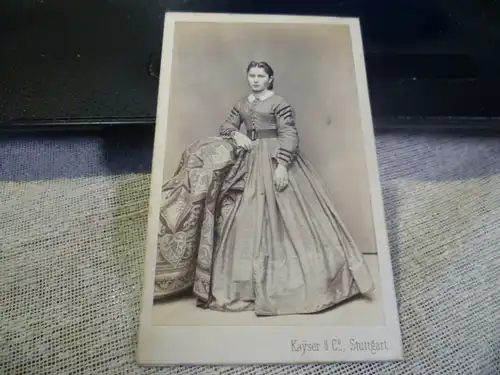 Stuttgart Calwer Strasse  :  Junge Dame  um 191o Atelier Kayser Calwerstrasse 36 Stuttgart  