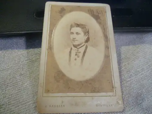 Stuttgart Jakob Gaukler 1827 -?  Calwer Strasse 58 :  Junge Dame  um 1870  Atelier J Gaugler Calwerstrasse 58 Stuttgart  