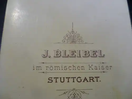 Stuttgar Johann Bleibel  (1832–1880) Fotograf  Stuttgart  im römischen Kaiser : Brustbild einer jungen Frau um 1870