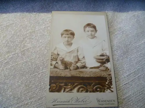 Winnenden Seegartenstrasse Atelier; Heinrich Weber   :  Kinderfoto 2 Brüder mit Kätzchen  um 1880 