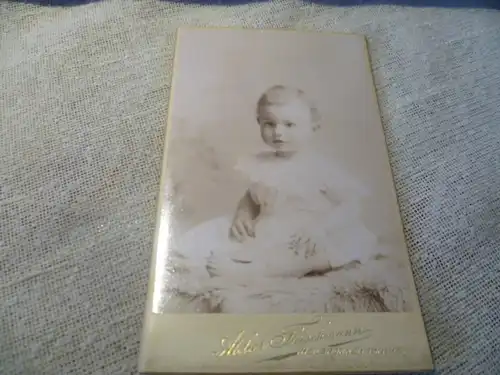 Heilbronn Atelier Carl Fleischmann Clarasrasse 2   : Kinderfoto  um 1880 eines kl. Mädchens
