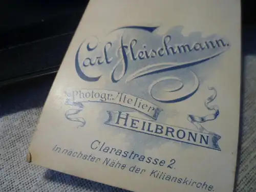 Heilbronn Atelier Carl Fleischmann Clarasrasse 2   : Kinderfoto  um 1880 eines kl. Mädchens
