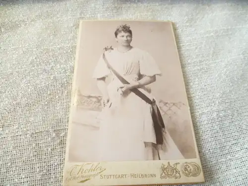 Stuttgart  Atelier : C. Kohler Kg. Hof-Photograph Stuttgart Friedrichstrasse 32 :  Edle Dame der Gesellschaft  um 1890 