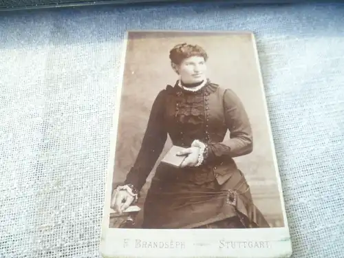 Stuttgart  Friedrich Brandseph 1826-1915 : DamederGesellschaft signiert 108404  um 191o Atelier F. Brandseph Stuttgart Bakalit oder Kunstoffplatte um 1890-1910