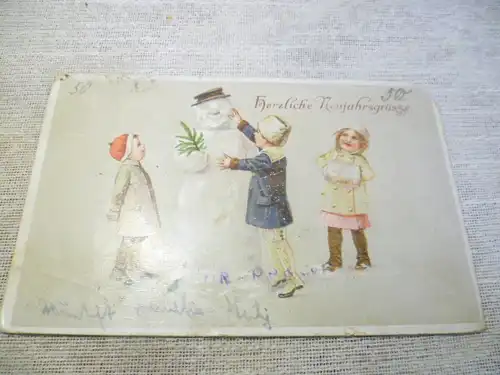  Künstlerpostkarte KInder bauen 1 Schneemann Karte  ist gelaufen um 1910