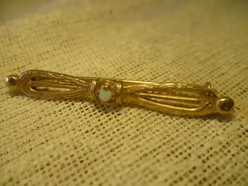 Gold 375 Opal brooch Austria Hungarian Monarchy around 1880 Art Nouveau