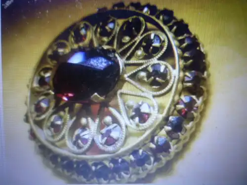 Magnificent dark red garnet 42 round grenades each of 0.10 carat = 4.2 carat,around 1850 Austria