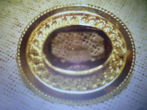 Biedermeier Damenbrosche Mitte 19. Jahrhundert besetzt mit Amethyst 14 mm x 9 mm, dieser ist im Ovalschliff geschliffen Gelbgold 375