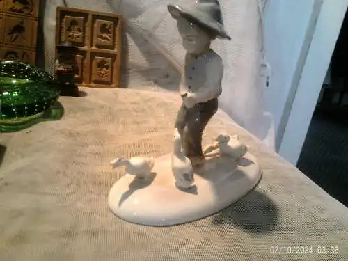 Duck herder" porcelain floor number 7210 Metzler & Orloff Art Deco 1920.40 from my showcase Dimensions: 16cmX 15cm