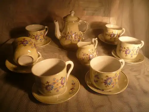 Mokka Gedeck  bestehend aus 6 Tassen u Untertassen Sahnegießer und Kännchen wohl Thüringen um 1920