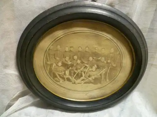 Offiziere als Truppenbild Originaler ovaler aus massivem Holz  schwarz poliert Messingleiste Innenleiste gefertigter Rahmen 34 cm x 30 cm