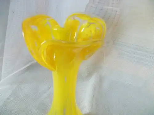 Carlo Moretti für Murano gelbe lilienförmige Vase Vintage aus den 1950 er Höhe: 22 cm aus der Vitrine