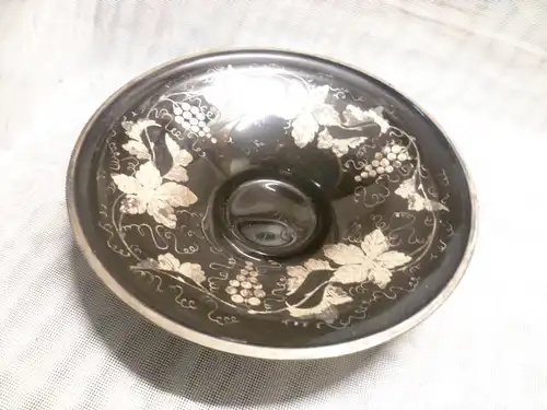 Silberlotmalerei Weinreben Schwarzglas Schale Böhmen um 1880-1920 aus meiner Vitrine Durchmesser: 21 cm