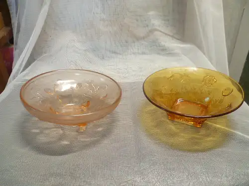 WMF   Turmalinfarben und Rosafarbene Konfektschalen Knabberzeug Art Deko um 1940 in Form gepreßtes Glas Vintage s