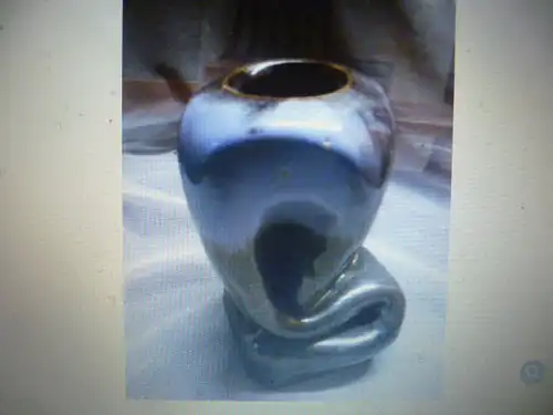 Vintage um 1970 Designer Vase gefalteter Vasenkörper an eine Schlage erinnernd violett grauschwarze Oberlasur H:14,5cm