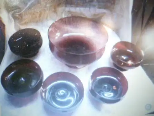Art Deko 5 Dessert Schalen und zugehörige große Eischale aus der Zeit des Art Decó farbiges Glas Süssmuth Eisbecher lila berry