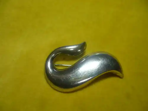 Sternzeichen Fisch Designer Brosche  "Bayanihan " Silber 925  in der Art eines Wales oder eines Delphine
