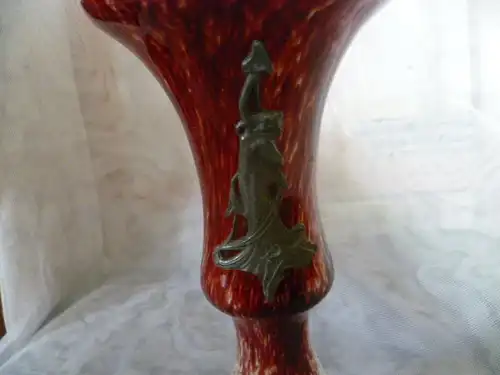 WMF Ikora  Karneol Rotglas Vase Karneolglas Vase um 1920, Böhmen, weißes Opalglas farblos überfangen und formgeblasen