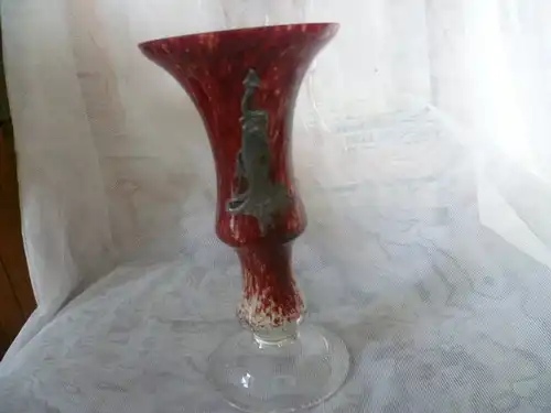 WMF Ikora  Karneol Rotglas Vase Karneolglas Vase um 1920, Böhmen, weißes Opalglas farblos überfangen und formgeblasen