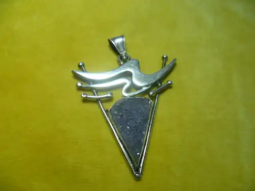 Amethystrose Designerschmuck Kettenanhänger besetzt mit einer Amethystrose gefasst verso vom Künstler Goldschmied  signiert Silber