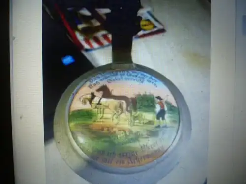 Zunft-Bierkrug eines Bauern In Form geblasener Glaskrug Deutsch um 1860/1880 Porzellandeckel  Bauer pflügend