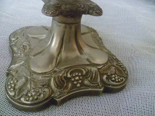 England spätes Jugendstil oder Art Deko Kerzenständer Silver Plated "Weinrebendekor " um 1920 Höhe: 13 cm