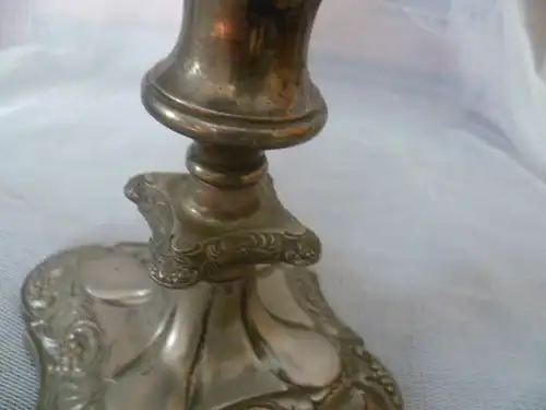 England spätes Jugendstil oder Art Deko Kerzenständer Silver Plated "Weinrebendekor " um 1920 Höhe: 13 cm