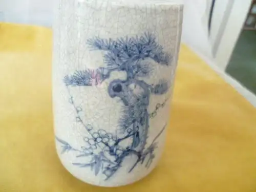 Vase Blaumalerei Paradiesgarten China um 1920/30 gemarkt Höhe: 13,5cm Vitrinenstück Ab 70Euro Warenwert kostenlose Zugabe!!