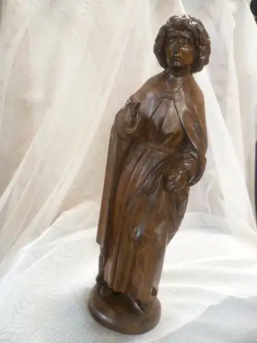 Süddeutsche heiligen Figur  hier Christus  unterhalb am Boden datiert 1884 Linde auf Nußbaum gebeizt. Höhe 33 cm ausdrucksstarke Handarbeit