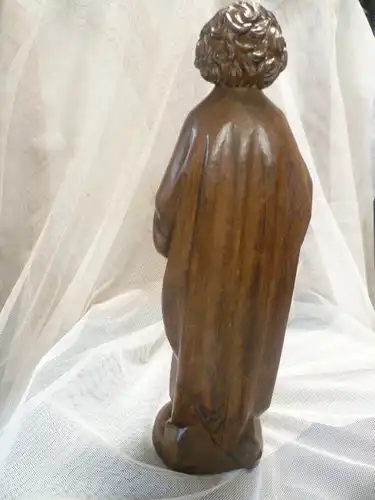 Süddeutsche heiligen Figur  hier Christus  unterhalb am Boden datiert 1884 Linde auf Nußbaum gebeizt. Höhe 33 cm ausdrucksstarke Handarbeit