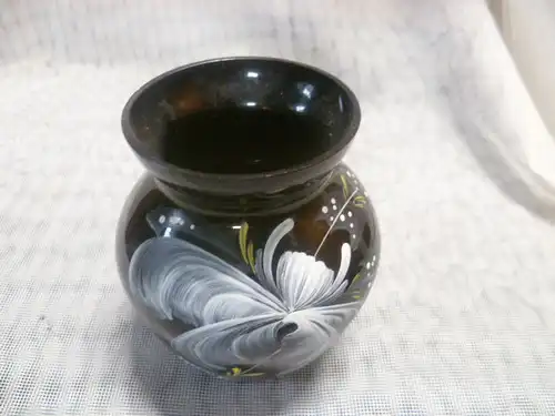 Lauscha Jugendstil um 1915 Ballonvase Rosa oder Violettglas feine Schneeballmalerei Vitrinenzustand Höhe: 11 cm