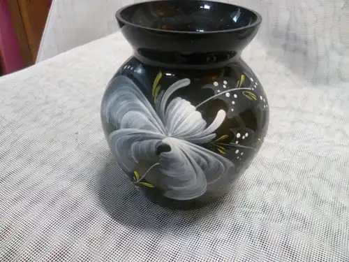 Lauscha Jugendstil um 1915 Ballonvase Rosa oder Violettglas feine Schneeballmalerei Vitrinenzustand Höhe: 11 cm