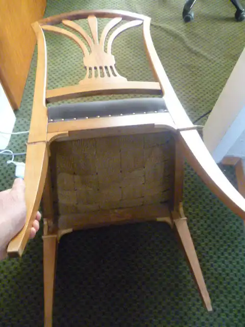 Schloss Stutensee Baden Biedermeier Stuhl , klassische frühe Form um 1820 In der Zarge : Inventaretikett 9