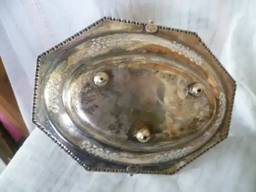 Konfektschale versilbert England Jugendstil-Art Deko mit 4 eckigem Henkel! auf 3 Kugelfüßchen stehend. versilbert acht eckige Form