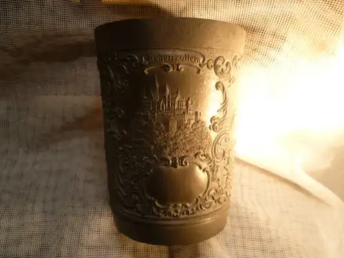 Andenkenbecher Tübingen und Ulmer Münster Hohenzollern Lichtenstein Uracher Wasserfälle um 1900 Zinn mit Reliefdekor  barockem Dekor