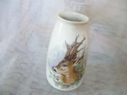 Aus einem Jägerhaushalt Vase mit Dekor eines Rehbockes in Landschaftsresevedeutsch um 1900