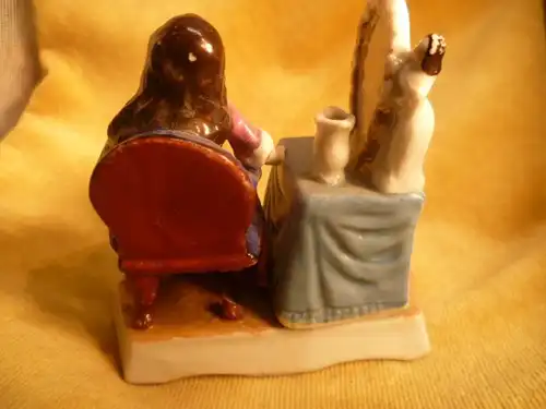 Adrienne de Cardoville mit Katze an ihrem Schminktisch Porzellan Figur um 1900
