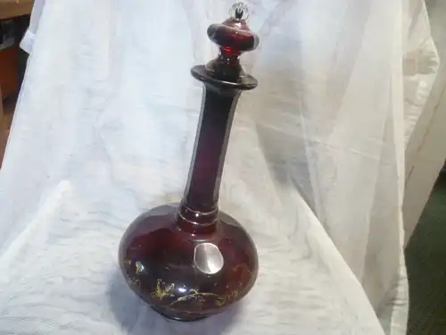 Rubinrote böhmische Cognac Likör Karaffe Böhmen -  Österreich Ungarn um 1850 , feine Gold Bemalung mit Weinreben