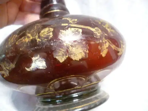 Rubinrote böhmische Cognac Likör Karaffe Böhmen -  Österreich Ungarn um 1850 , feine Gold Bemalung mit Weinreben