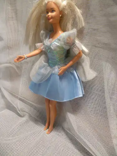 Barbie Körper mit Drehtaille , Body in weiß , blond, straight Leg, Augen und Wimpern handbemalt? Ohrringe und Armreif! Gala oder Coctail Kleidung