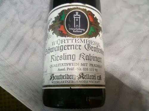 Schwaigener Grafenberg Riesling Kabinett Q Wein +Prädikat 1990 Habe Waths App und Skype Das ist absoluter Wahnsinn im Glas