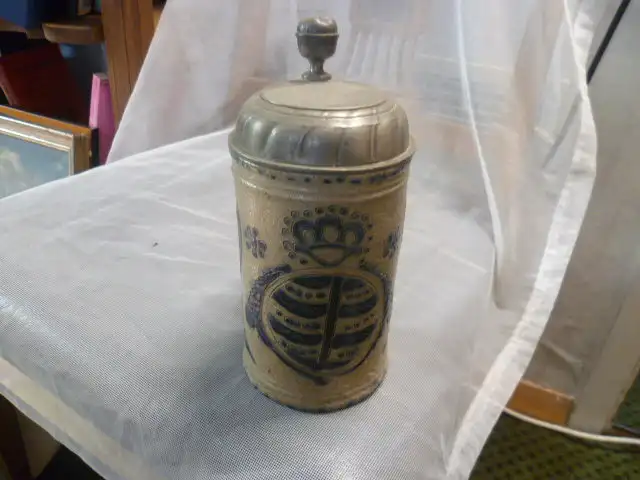 Steinzeug Walzenkrug Westerwald aus höfischem Besitz Wappenkartusche stilisiertem Blätteru. königliche Krone vor 1800 museal!! 0