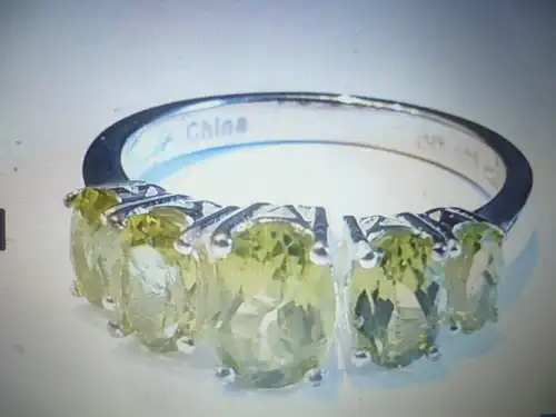 Ring besetzt mit 5  Peridot Edelsteinen massiv in 925 Silber gefertigt, aus den 1990 Jahren ein Hingucker !