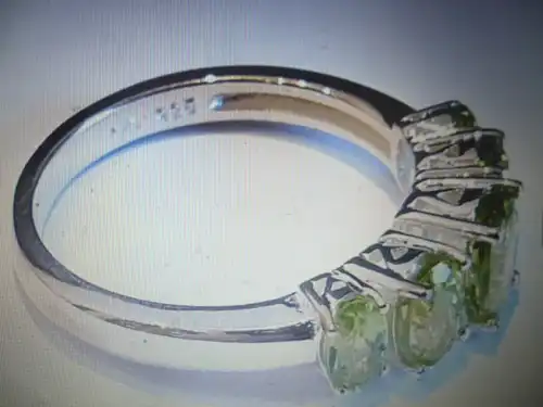 Ring besetzt mit 5  Peridot Edelsteinen massiv in 925 Silber gefertigt, aus den 1990 Jahren ein Hingucker !