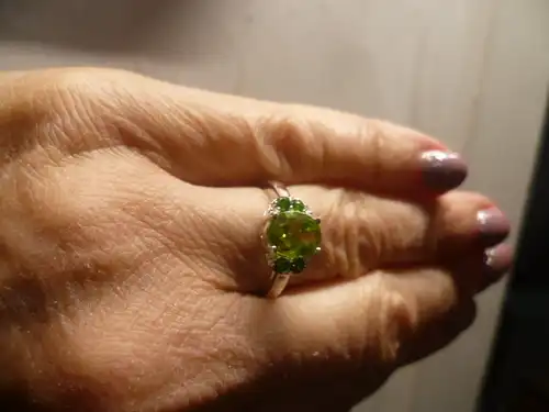 Ring besetzt mit Peridot und Chromdiopsid massiv in 925 Silber gefertigt! Aus den 1990 Jahren ein Hingucker !