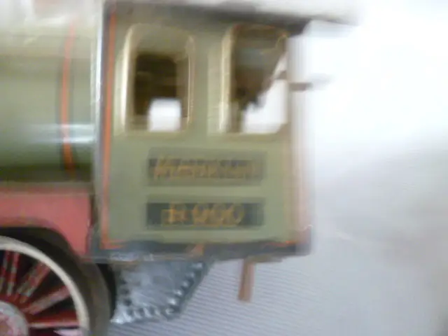 olivgrün Märklin Schlepptenderlok R 900 wird mit einem Uhrwerk betrieben undTender R909,0  Kohlewagen Schlüssel 1