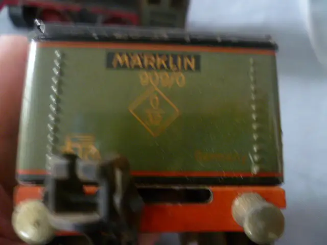 olivgrün Märklin Schlepptenderlok R 900 wird mit einem Uhrwerk betrieben undTender R909,0  Kohlewagen Schlüssel 9