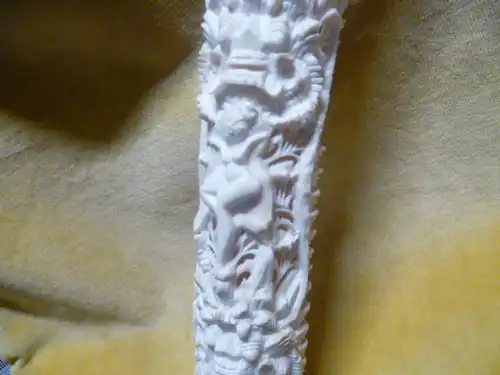 Filigrane asiatische Bein Schnitzerei Knochenschnitzerei aus Kuhknochen 25 cm hoch Art Deko um 1940 Indonesische Hinduistische Götterfigur