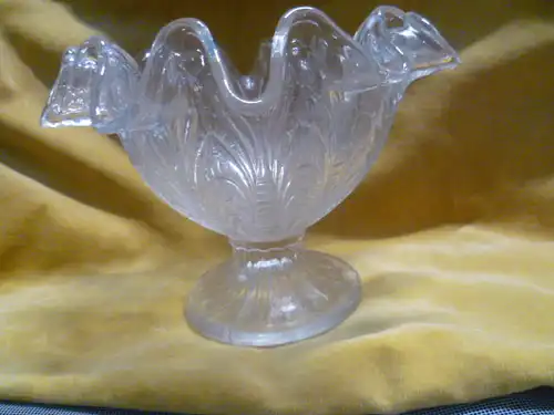 Brockowitz Glas  Jugendstil BONBONIERE um 1900  Zauberhafte Fußschale Schale Bonboniere besticht nicht nur durch ihre Pokalförmige Form